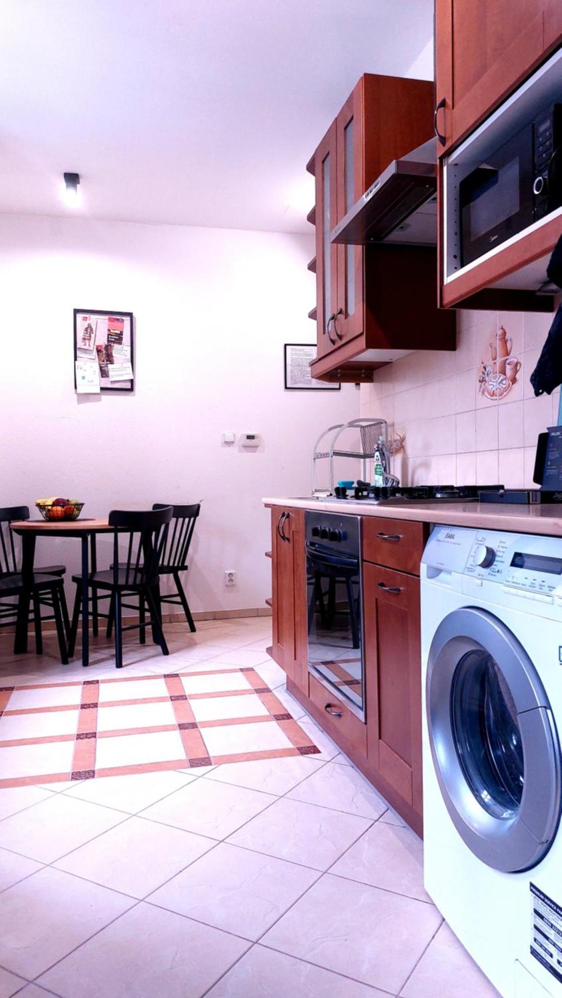 Michael'S Gate Large Apartment In A 15Th-Century Building, Old Town براتسيلافا المظهر الخارجي الصورة